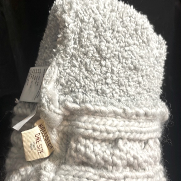 Hollister Pom Pm knit Beanie Grey one-size - Picture 2 of 2